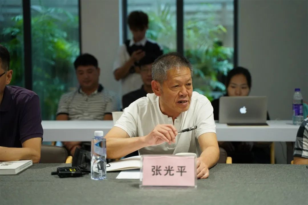 武汉楚上艺术机构总监张展发言湖北美术学院人文艺术学院副院长李珊