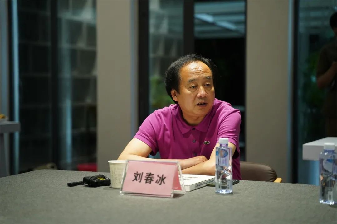 武汉楚上艺术机构总监张展发言湖北美术学院人文艺术学院副院长李珊